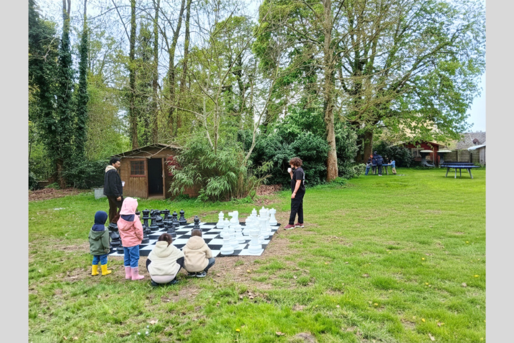 Cérémonie installée dans le parc du Château de Ravenel pour un mariage avec hébergement