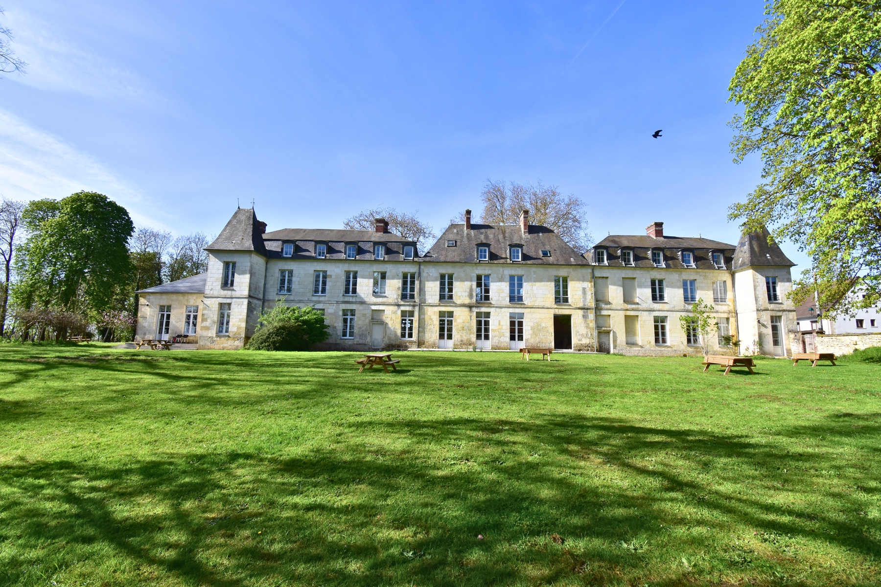 Façade et parc du Château de Ravenel